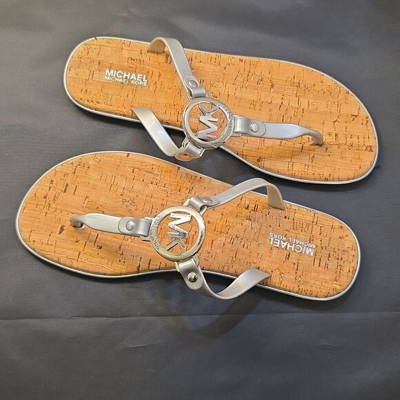 BRAND NEW MICHAEL KORS MK CHARM JELLY FLIP FLOP CORK BOTTOM SANDAL - Picture 8 of 16